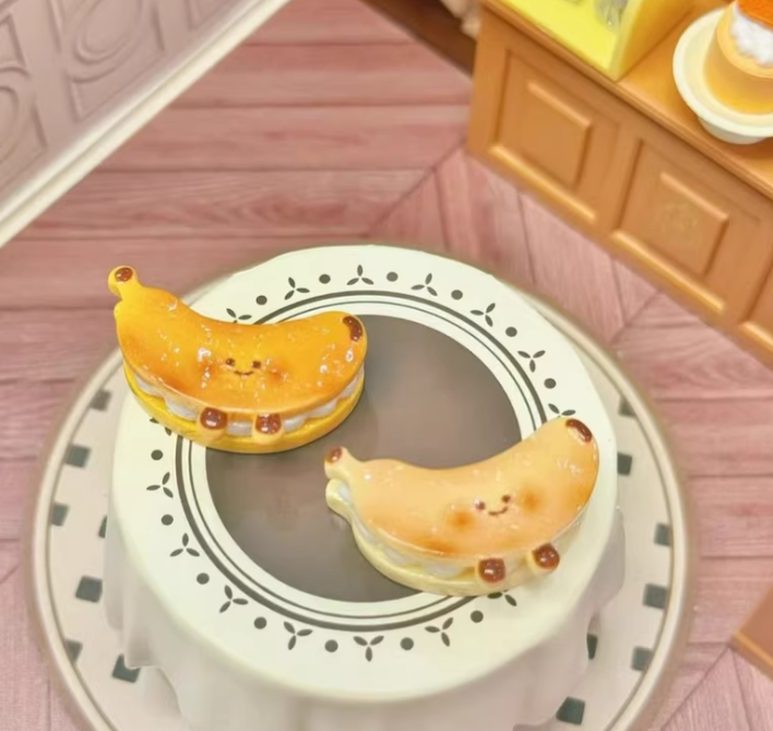 Mini JC Smiley Banana Cream Cake DIY Charm