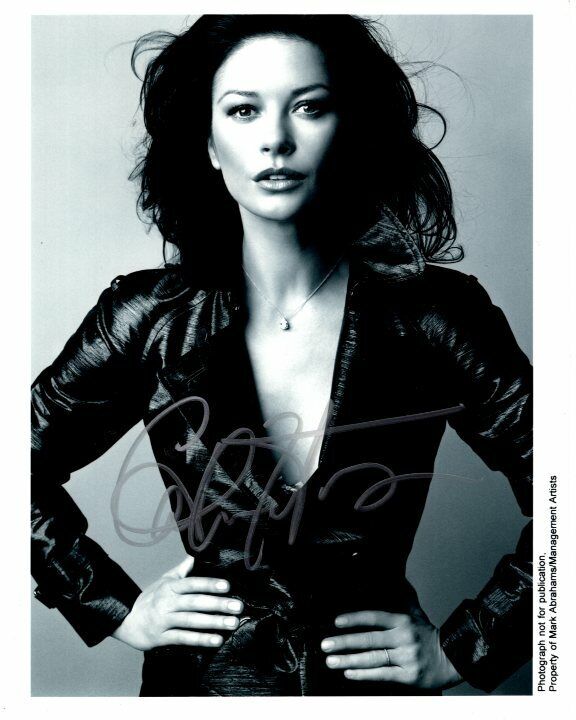 CATHERINE ZETA - JONES signed autographed 8x10 Photo Poster painting