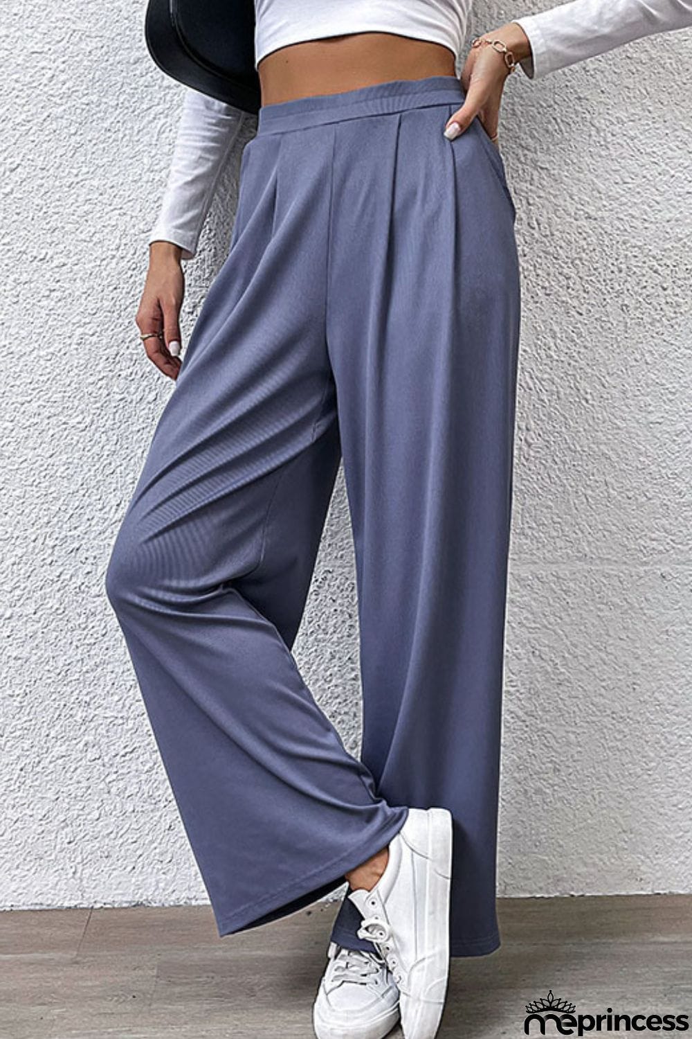 Pleated Detail Wide-Leg Pants with Pockets