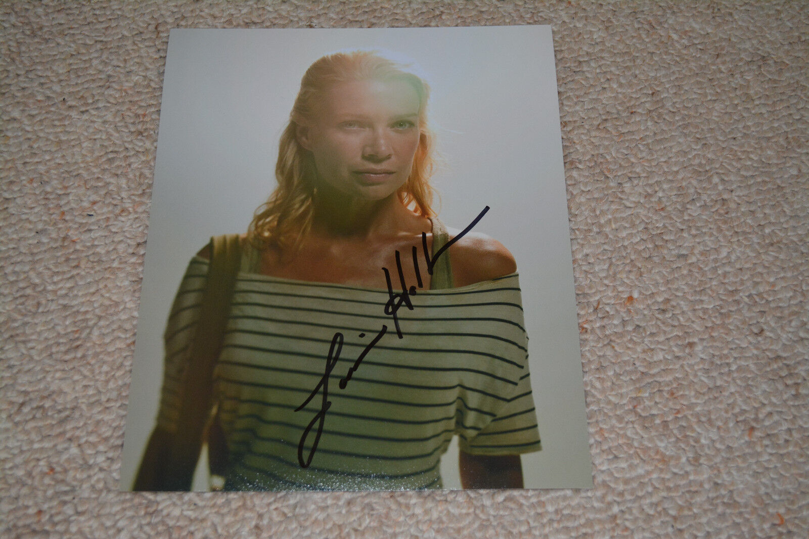 LAURIE HOLDEN signed autograph 8x10 ( 20x25 cm ) In Person WALKING DEAD Andrea