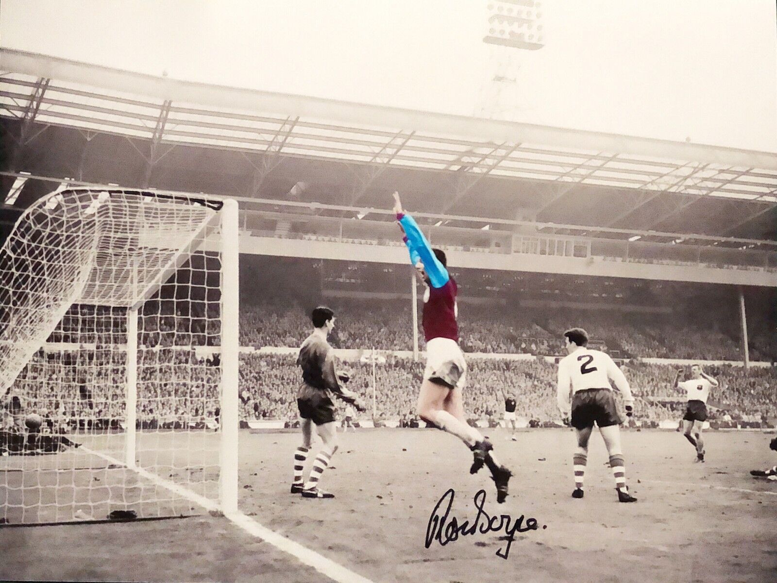 RONNIE BOYCE SIGNED WEST HAM UNITED FA CUP FINAL FOOTBALL Photo Poster paintingGRAPH PROOF + COA