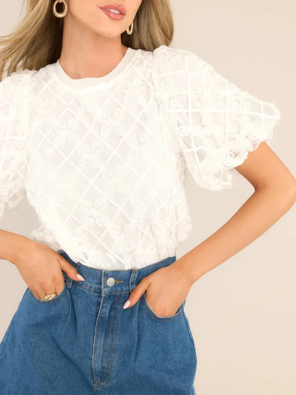 White Elegant Three-Dimensional Flower Top