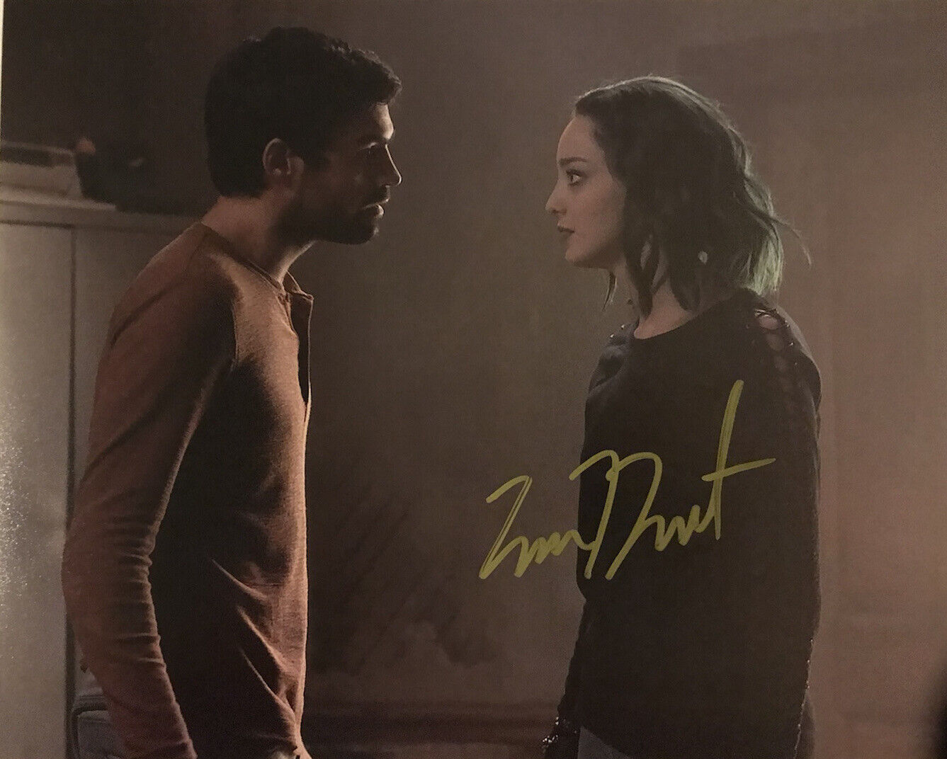 EMMA DUMONT HAND SIGNED 8x10 Photo Poster painting THE GIFTED SHOW SEXY ACTRESS AUTOGRAPH COA