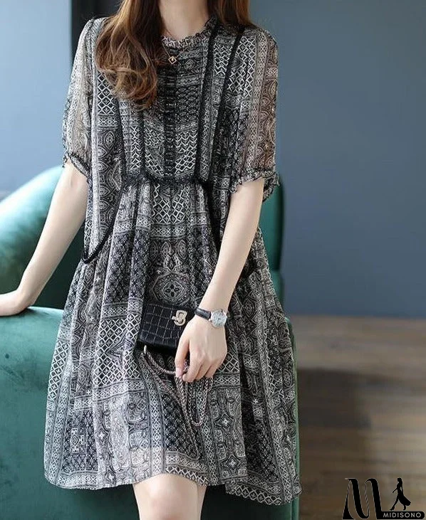 MidiSono - Breezy and Chic Dress