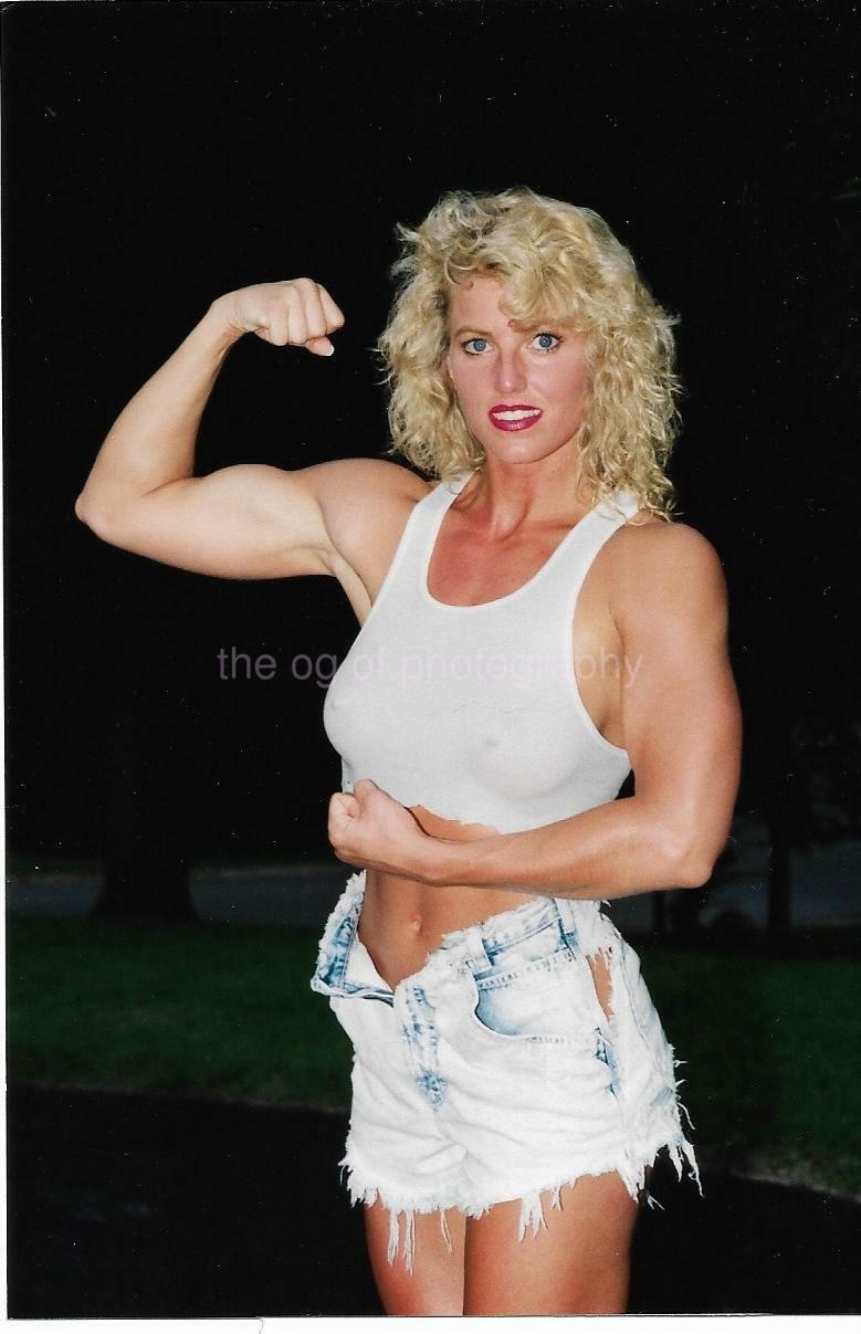 FEMALE BODYBUILDER 80's 90's FOUND Photo Poster painting Color MUSCLE GIRL Original EN 17 14 A