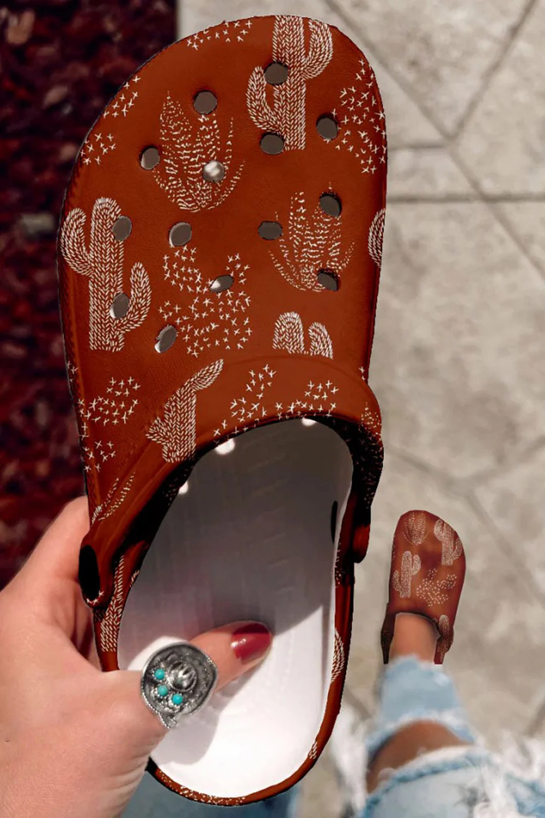 Vintage Art Print Casual Hole Slippers