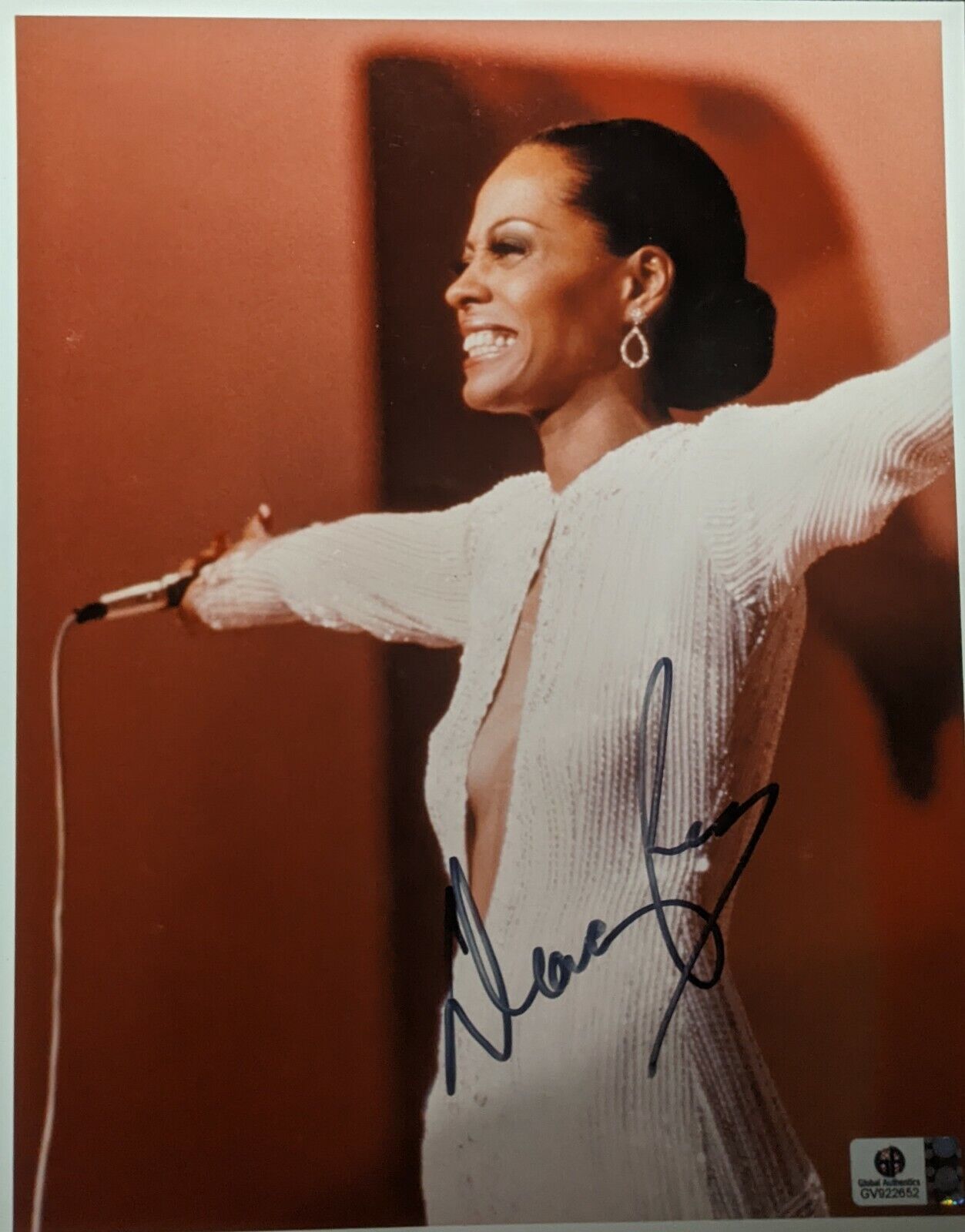 Diana Ross Signed Autograph 8x10 COA.