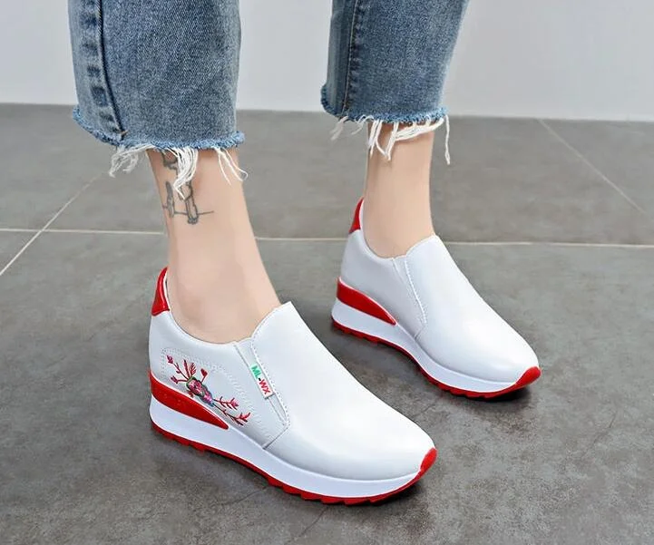 NEW Brand Women Casual Shoes Woman Sneakers Fashion Breathable PU Leather Platform White Women Shoes Soft Footwears Embroidered