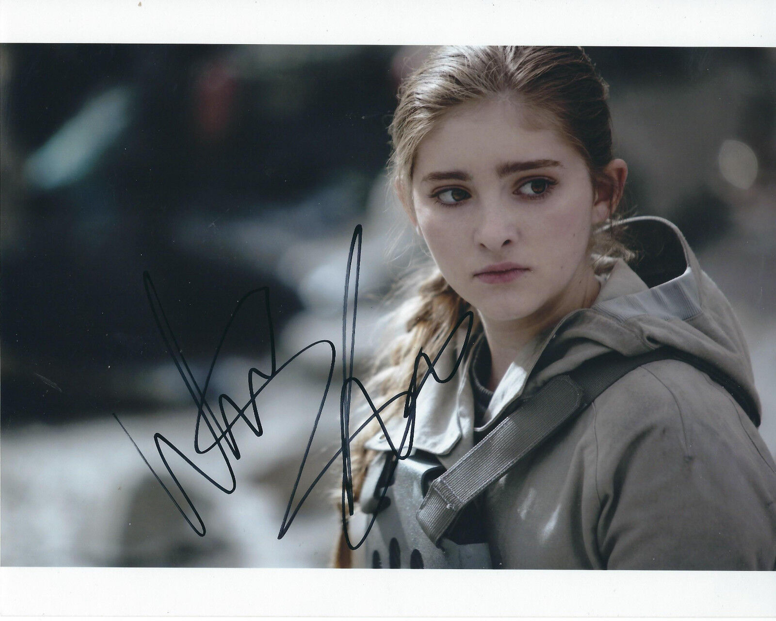 WILLOW SHIELDS THE HUNGER GAMES MOCKINGJAY 2 AUTOGRAPHED Photo Poster painting SIGNED 8X10 #5