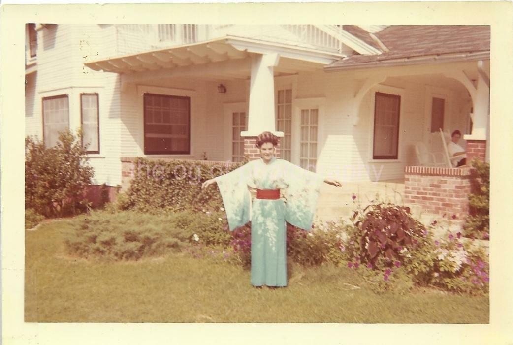 FOUND Photo Poster paintingGRAPH Color FRONT YARD KIMONO Original Mid Century Woman 21 43 O