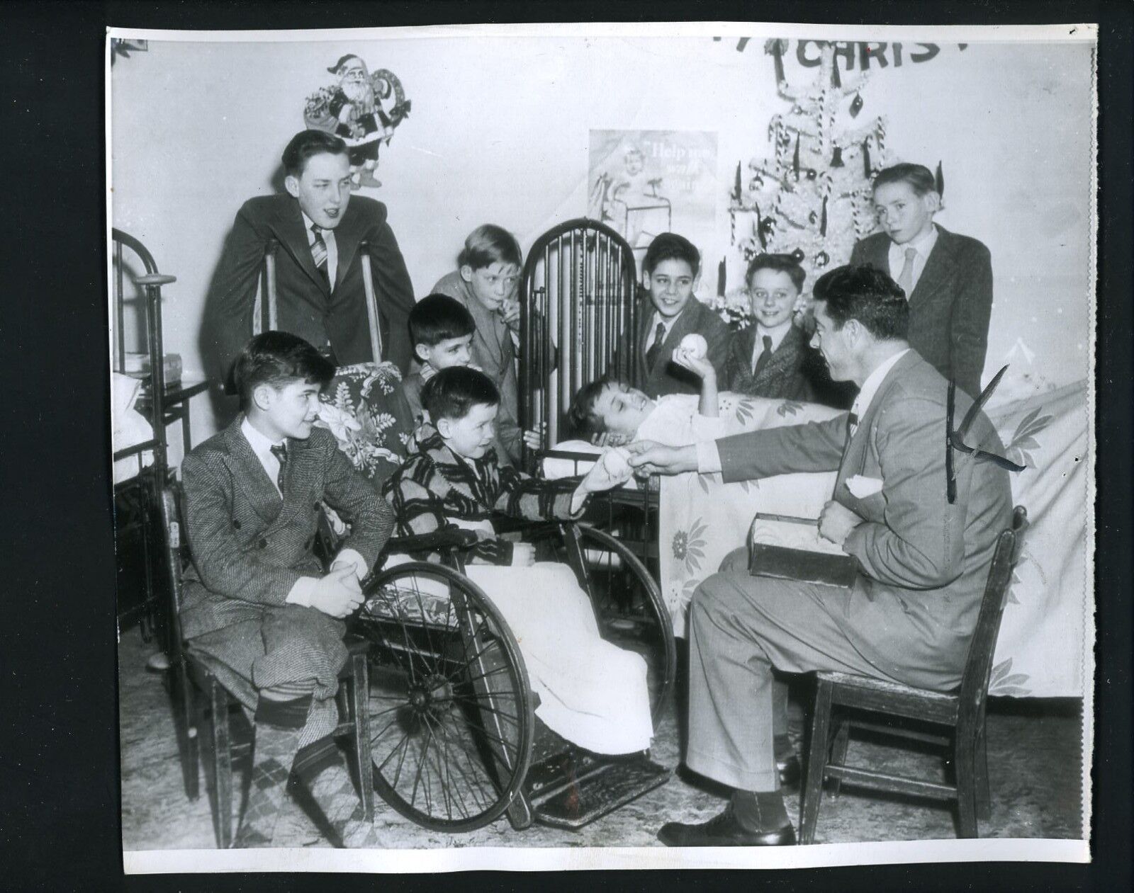 Joe DiMaggio Christmas hospital visit 1946 Press Photo Poster painting New York Yankees