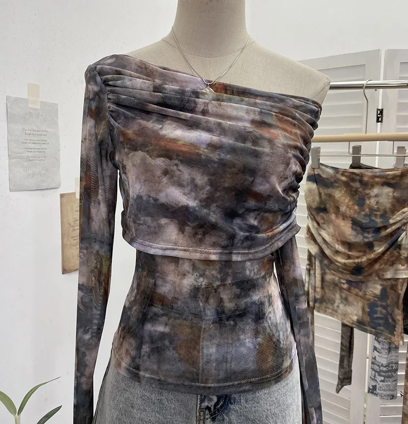 Nigikala Nigikala Tie-Dye-Print Mesh Folded Long-Sleeved T-Shirt With A Word-Collar Slanted Shoulder-To-Back Short Top 1183