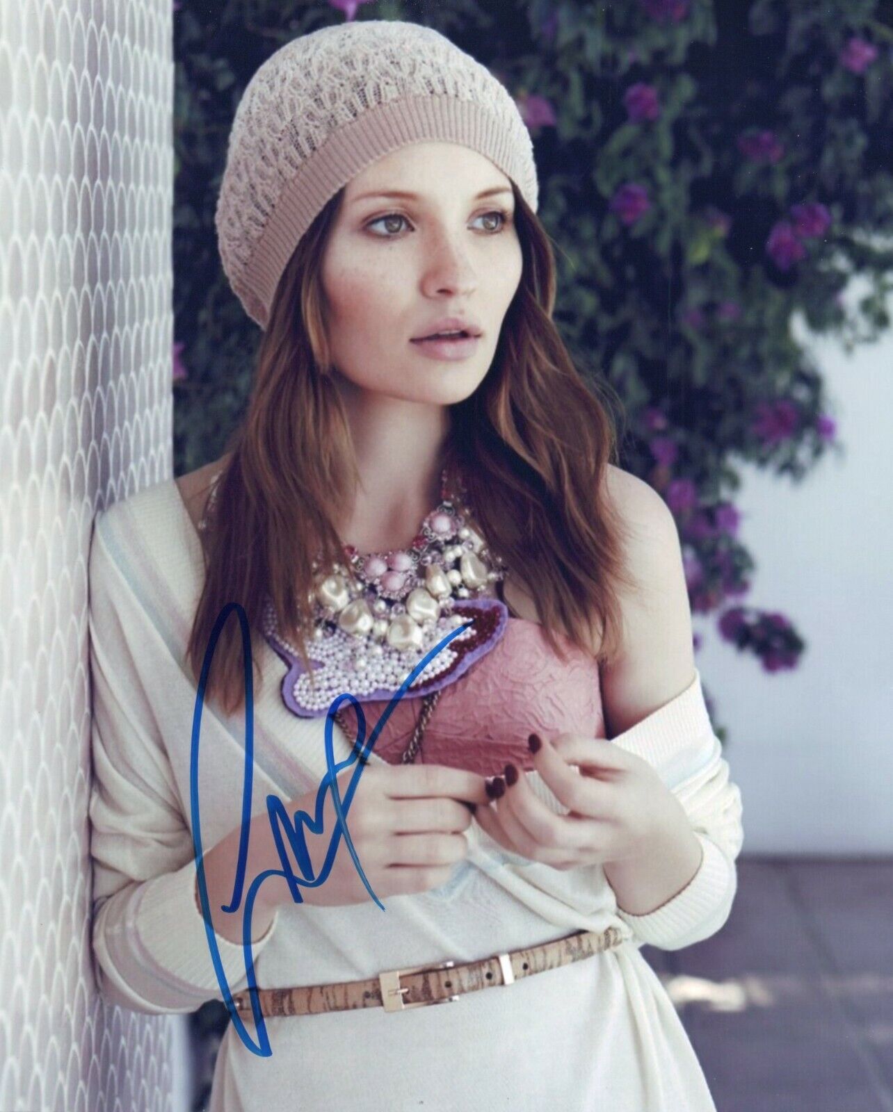 Autographed Emily Browning signed 8 x 10 Photo Poster painting Cute