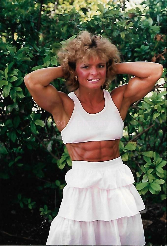 PRETTY BUFF WOMAN 80's 90's FOUND Photo Poster painting Color MUSCLE GIRL Original EN 21 68 A