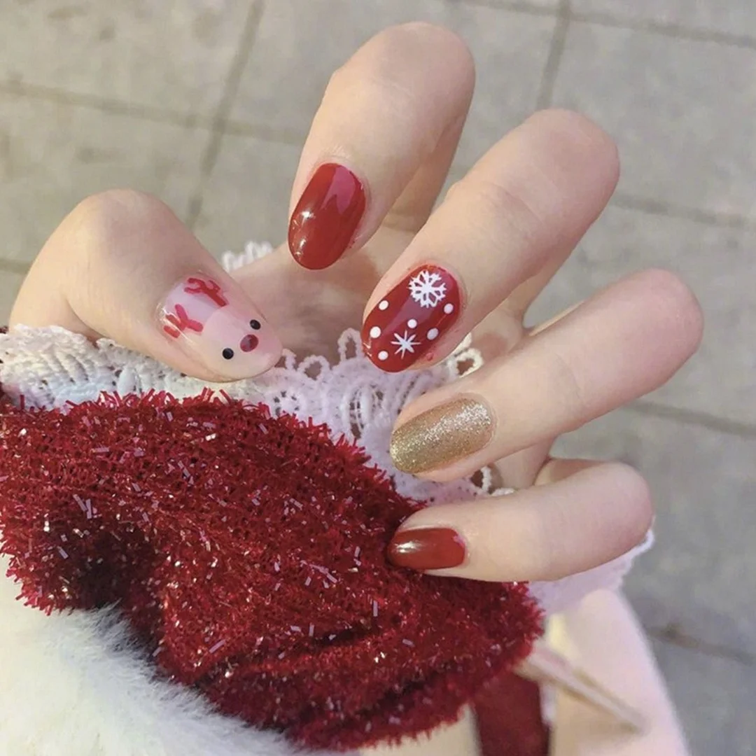 24Pcs Christmas Short Square Head False Nails with Snowman Elk Design Wearable Fake Nails Full Cover Nail Tips Press On Nails