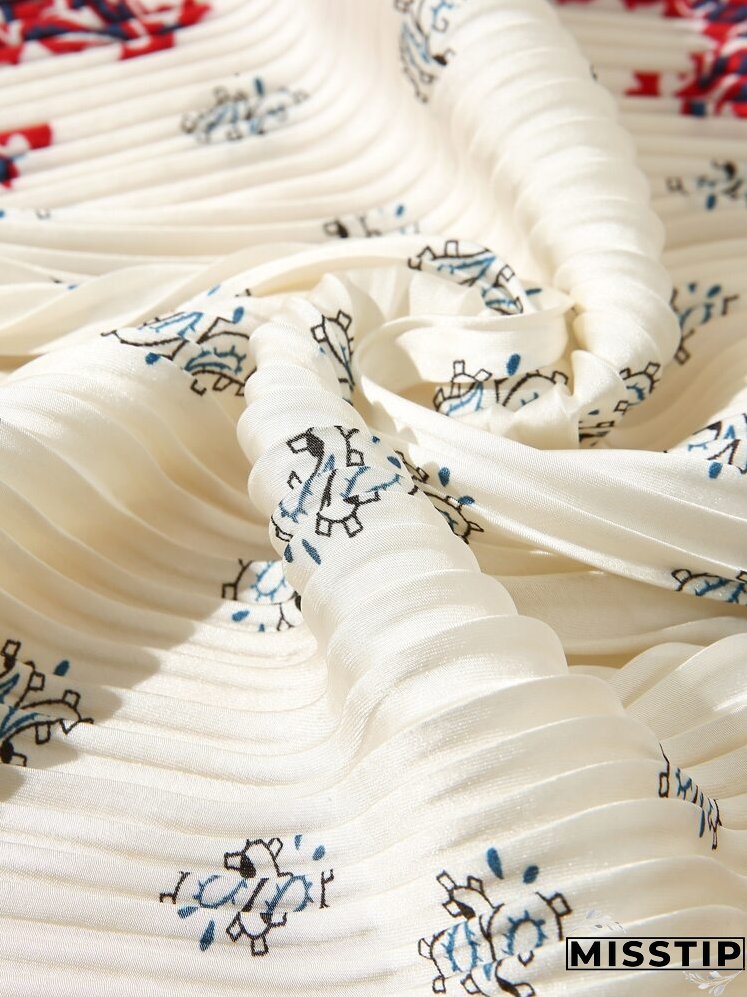 Graphic Pleated Scarf