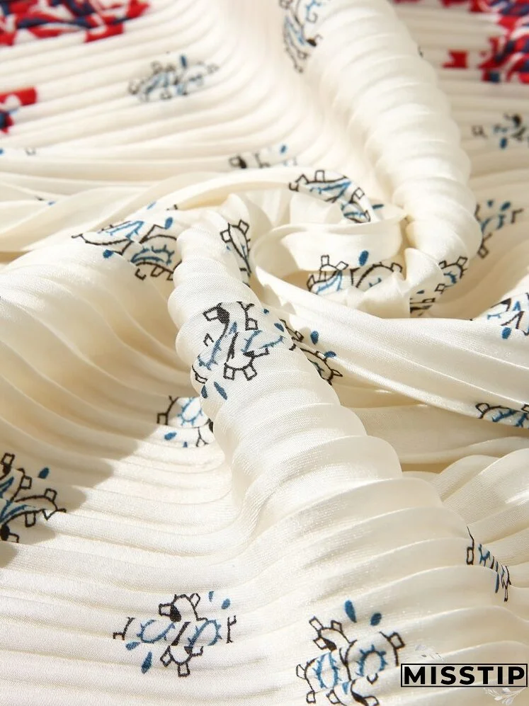 Graphic Pleated Scarf