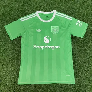 2025/2026 Manchester United Goalkeeper Green Football Shirt 1:1 Thai Quality