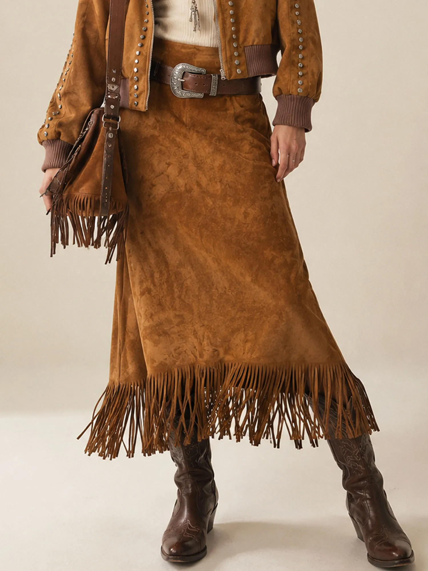 Perfect for Modern Western Parties &mdash; 2026 S/W, Women&rsquo;s, Caramel Brown, Rivet & Fringe Detail, Premium Suede Maxi Skirt