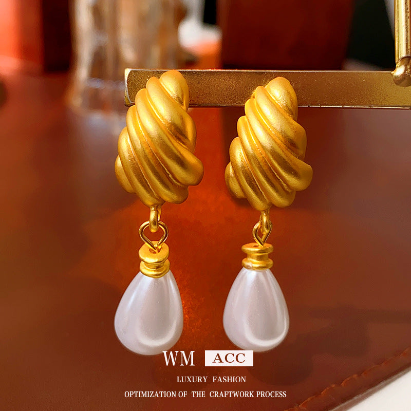 Medieval Pearl Geometric Alloy Electroplating Earrings