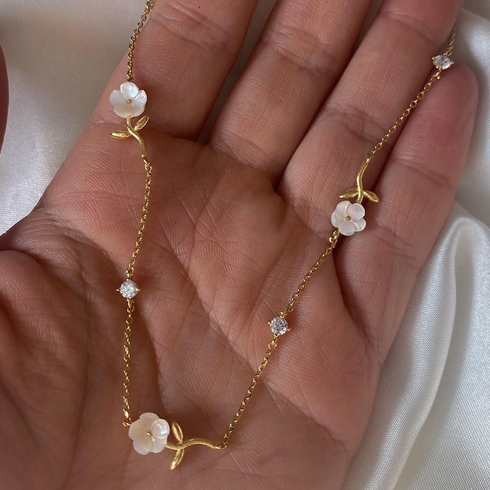 Women's Four-leaf Clover Snowflake Zircon Necklace