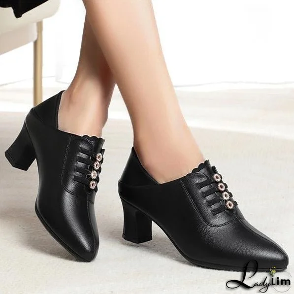 Fashionable and Minimalist winter Shoes