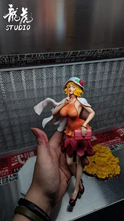 Long Hu Studio - One Piece CP0 07 Queen of the Pleasure District Stussy Statue(GK)-