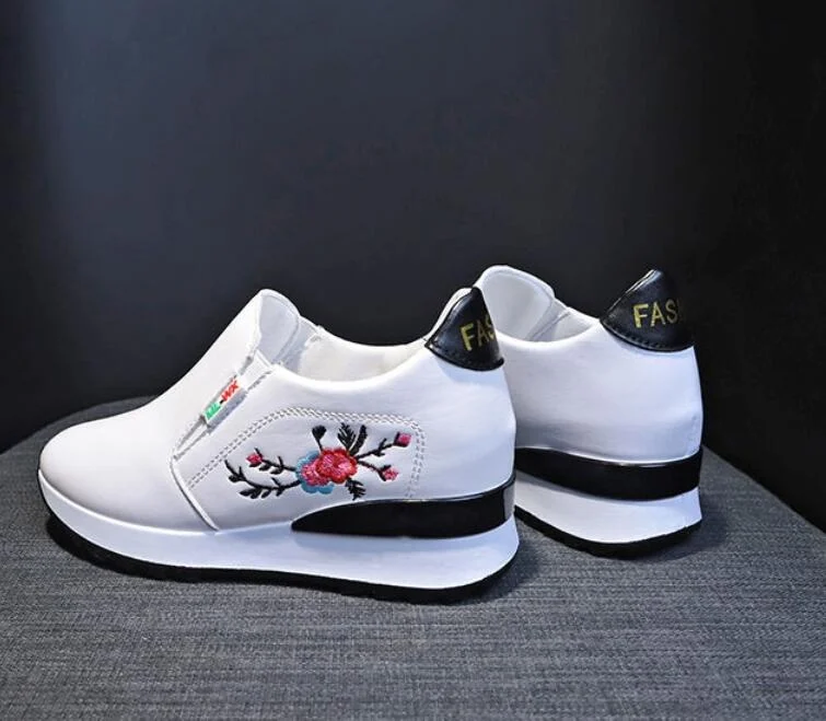 NEW Brand Women Casual Shoes Woman Sneakers Fashion Breathable PU Leather Platform White Women Shoes Soft Footwears Embroidered