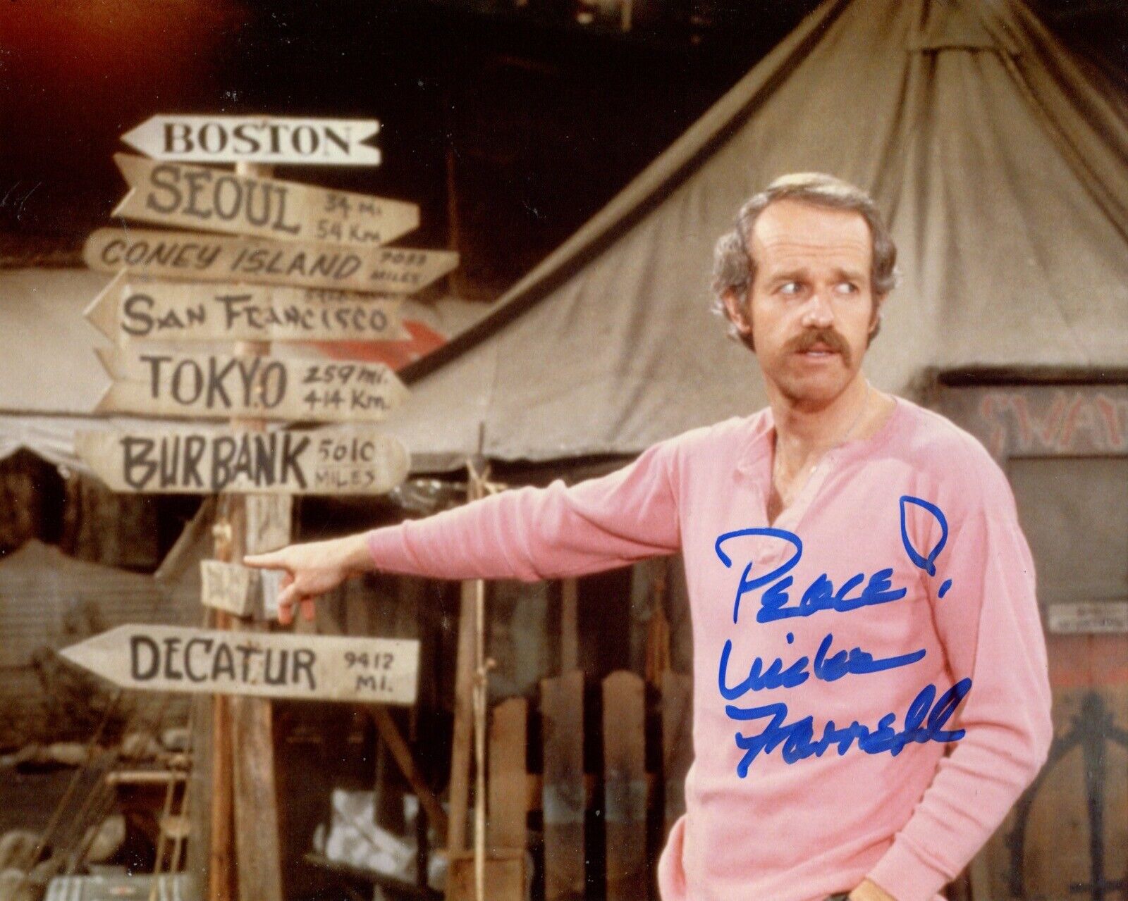 MASH star Mike Farrell signed BJ Hunnicutt 8x10 Photo Poster painting - Ref:3