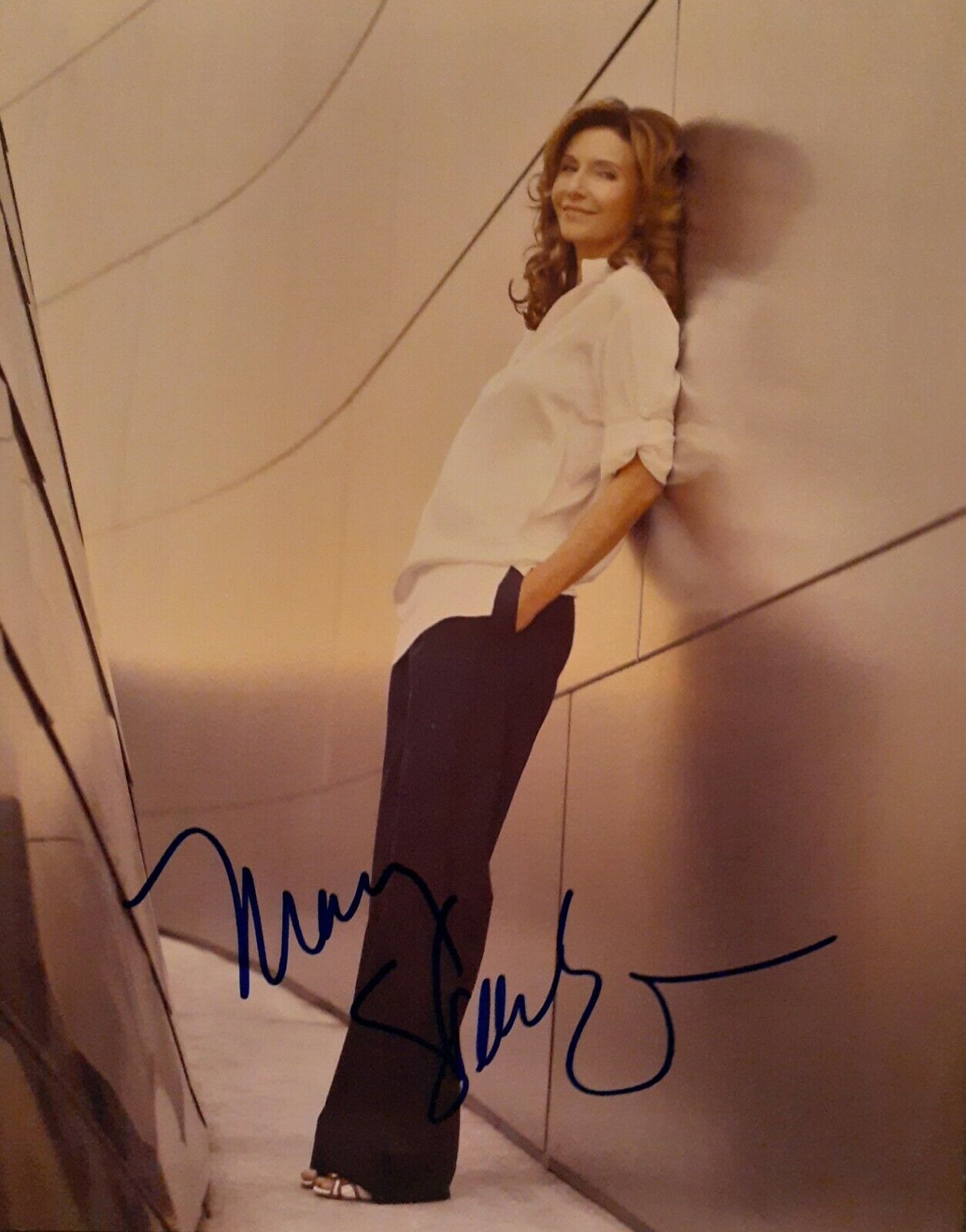 Mary Steenburgen signed 8x10