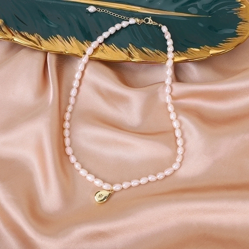 Alloy Freshwater Pearl Copper Fashion Solid Color Irregular Necklace