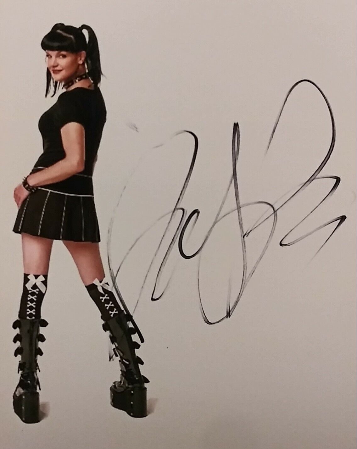 Pauley Perrette - NCIS - signed 8 x 10