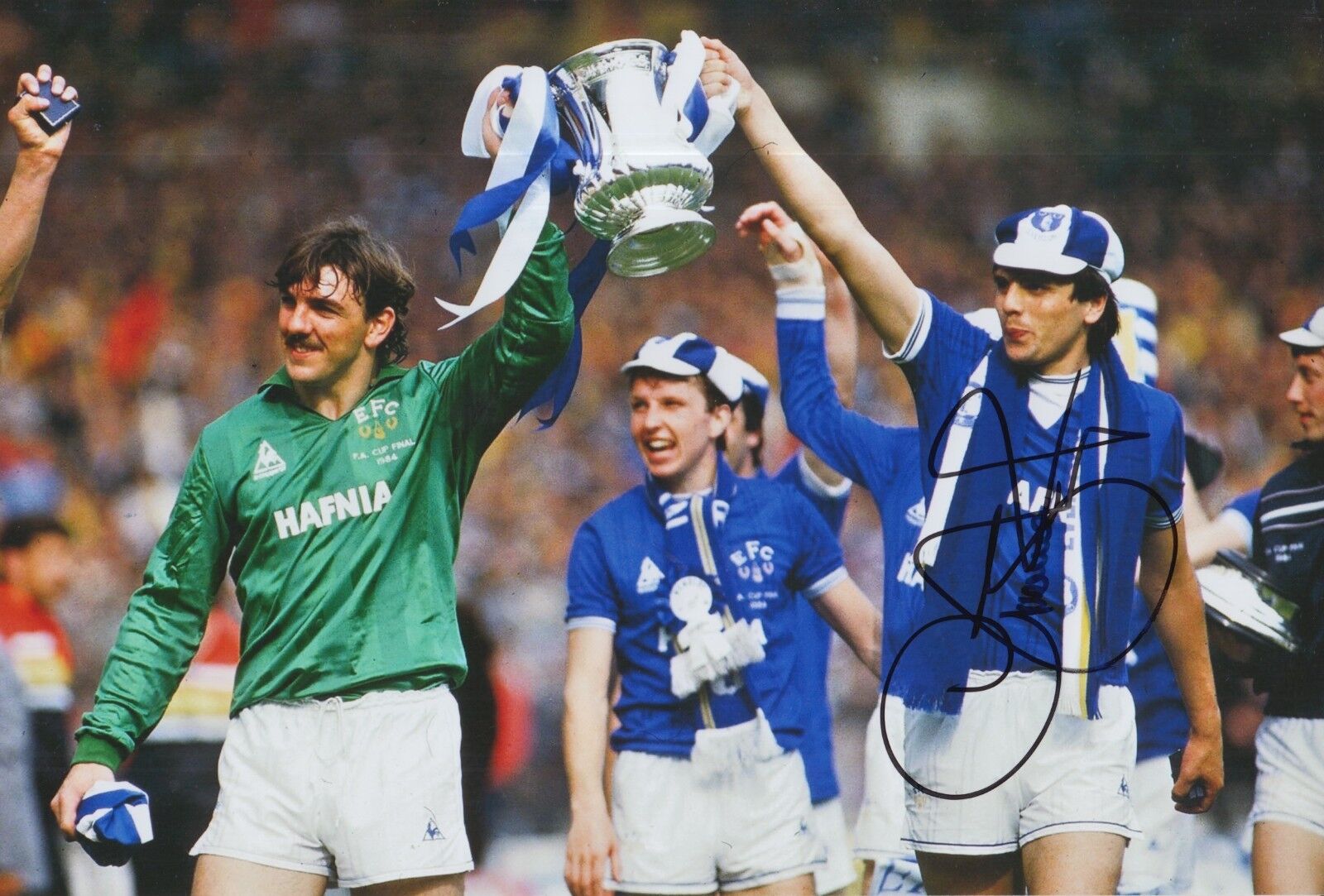 Graeme Sharp Hand Signed Everton 12x8 Photo Poster painting.