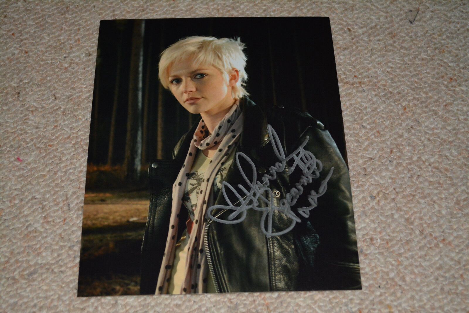 HANNAH SPEARRITT signed autograph In Person 8x10 PRIMEVAL