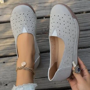 Yyvonne Ladies Hole Shoes 2025 Summer New Round Head Flat Bottom Hollow Casual Lazy Shoes Women's Singles Shoes