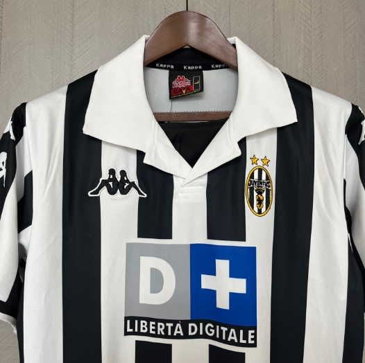 Retro Juventus 1999/2000 Home Football Shirt Thai Quality