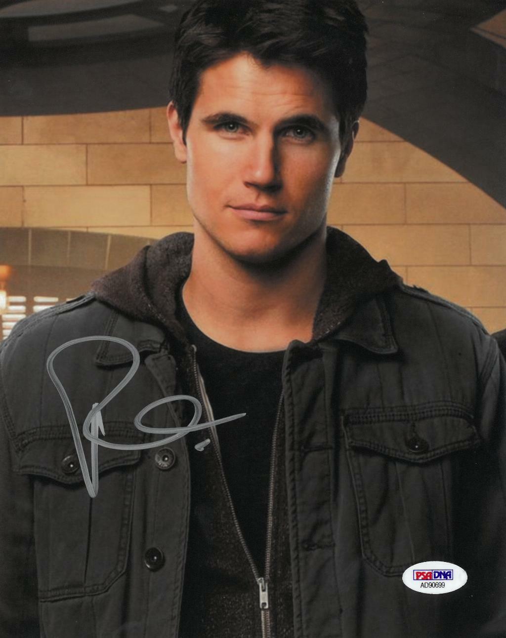 Robbie Amell Signed Authentic Autographed 8x10 Photo Poster painting PSA/DNA #AD90699