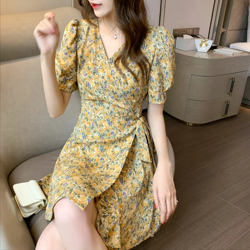 Uveng Uveng Summer New Super Fairy Department Waist Show Thin V Neck Floral A Piece Of Large Pendulum Short-Sleeved Dress Female Ins