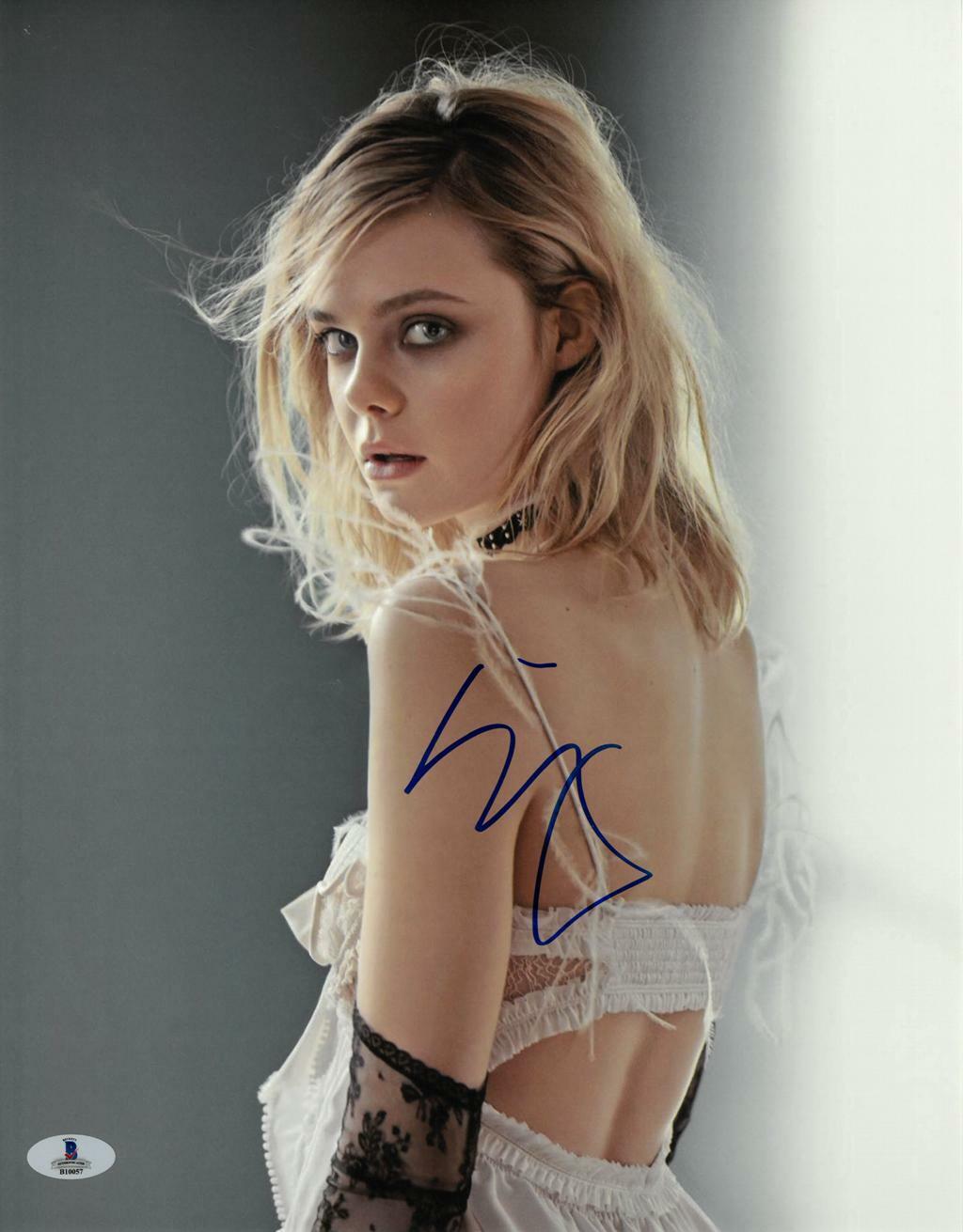 Elle Fanning Signed Authentic Autographed 11x14 Photo Poster painting BECKETT #B10057