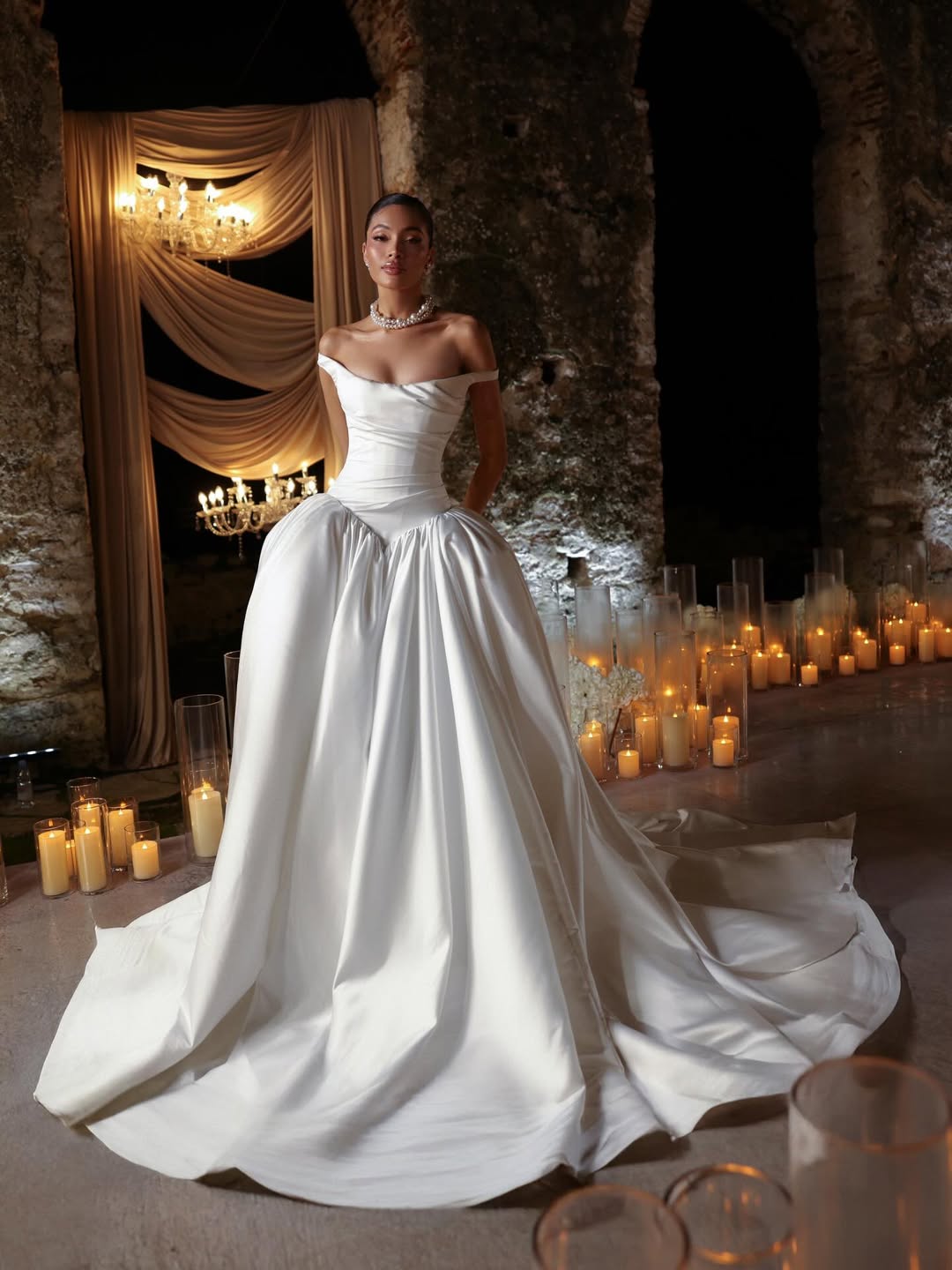 Elegant White Off-The-Shoulder Sleeveless Long Wedding Dress With Pleated | YK0952 Wellcucu