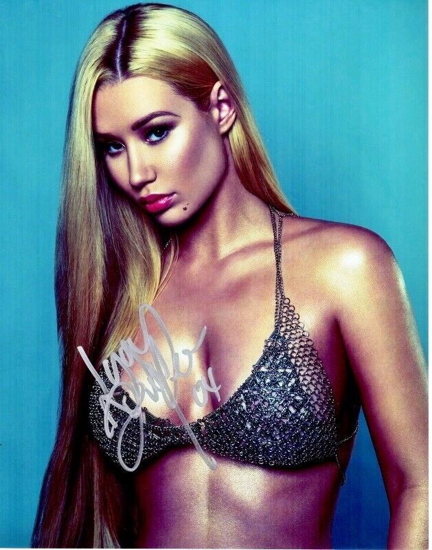 Iggy Azalea Signed - Autographed Sexy Rapper - Singer 11x14 inch Photo Poster painting