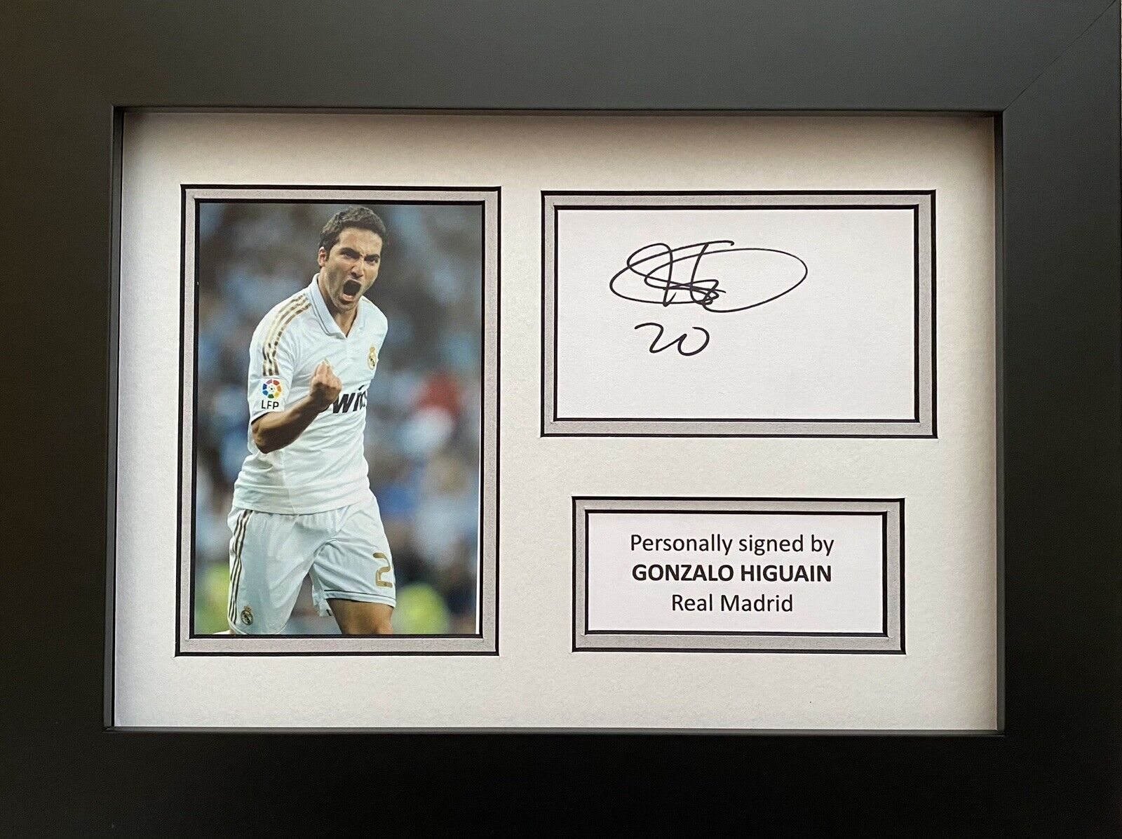 Gonzalo Higuain Hand Signed White Card In A4 Real Madrid Frame Display