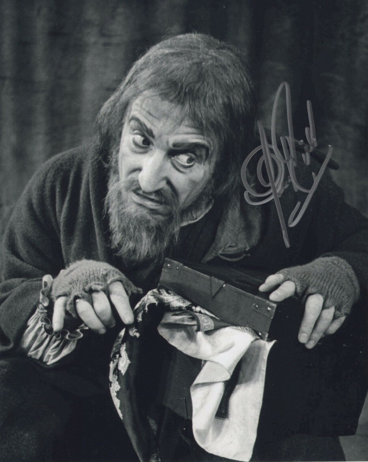 CLIVE REVILL SIGNED AUTOGRAPH FAGIN OLIVER BROADWAY 8X10 Photo Poster painting