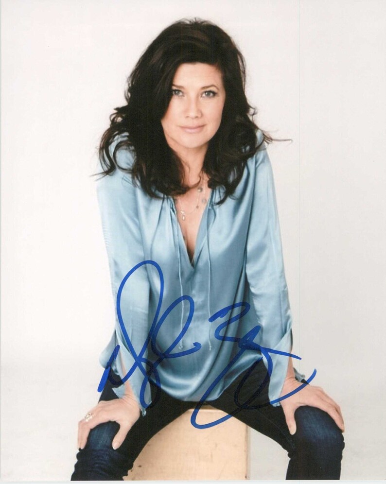 Daphne Zuniga Signed Autographed Glossy 8x10 Photo Poster painting - COA Matching Holograms