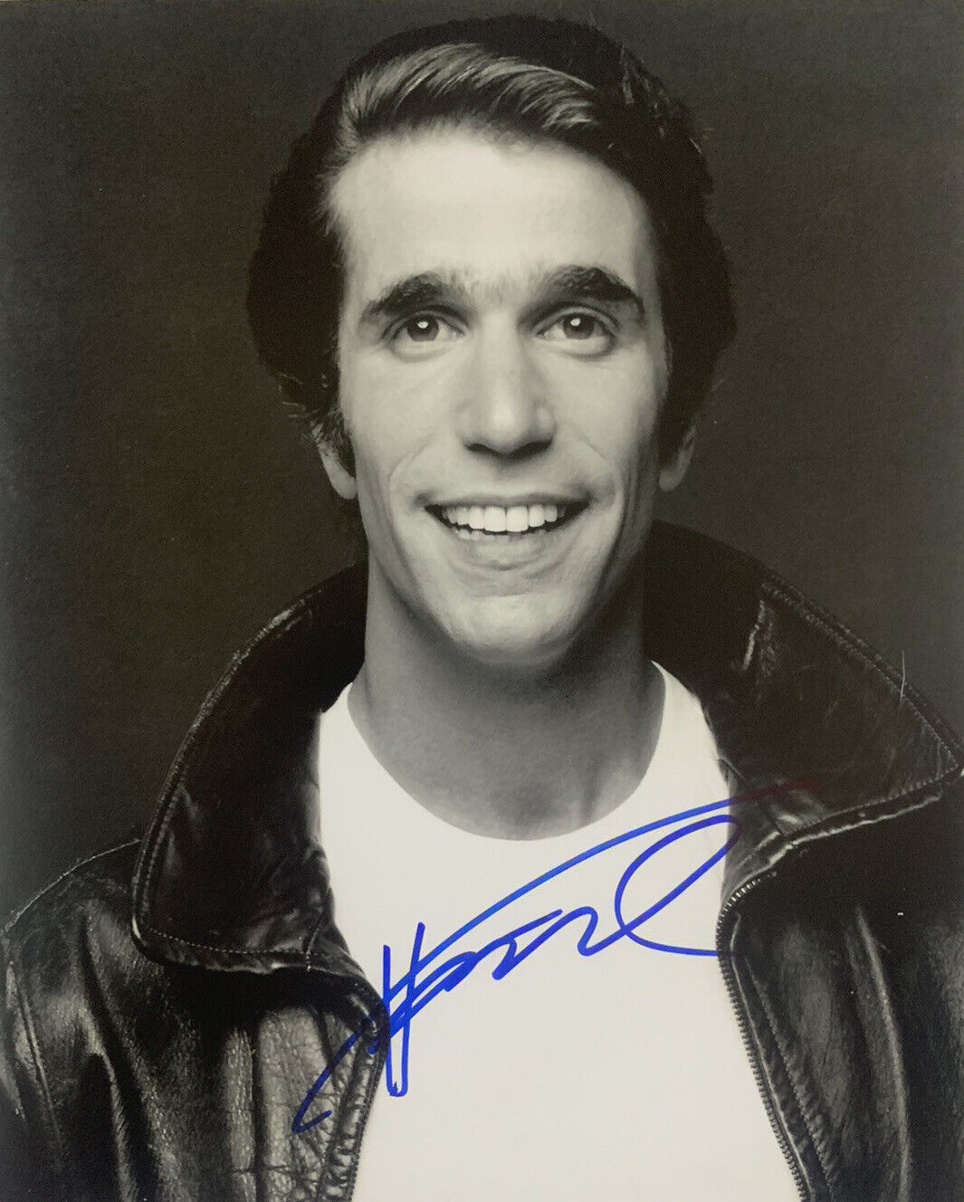 HENRY WINKLER SIGNED 8x10 Photo Poster painting HAPPY DAYS AUTHENTIC AUTOGRAPH THE FONZ COA