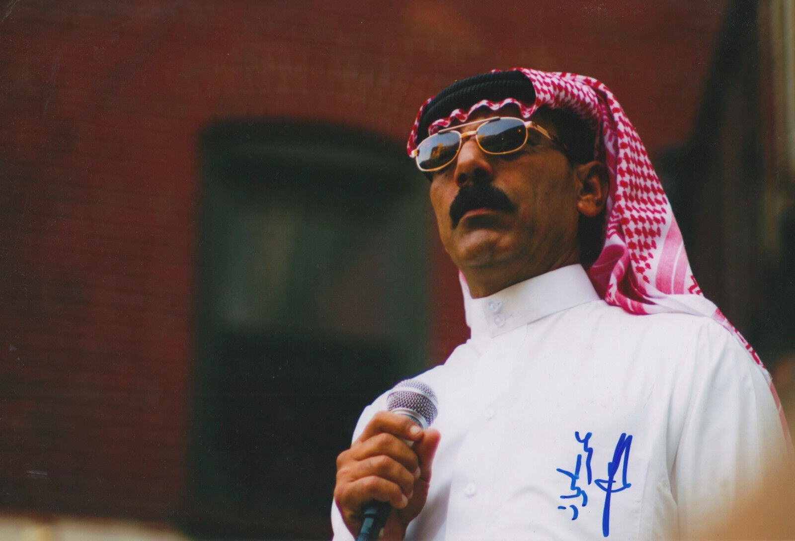 Omar Souleyman signed 8x12 inch Photo Poster painting autograph