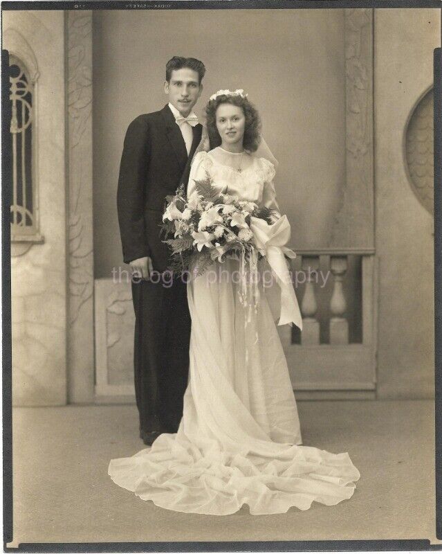 8x10 FOUND WEDDING DAY Photo Poster painting b&w BRIDE AND GROOM 40's 50's Portrait 18 32 W