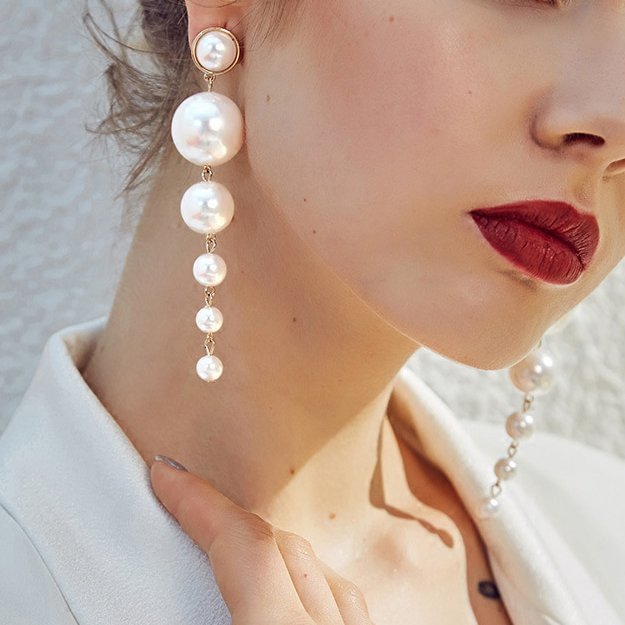 Pearl round large earrings