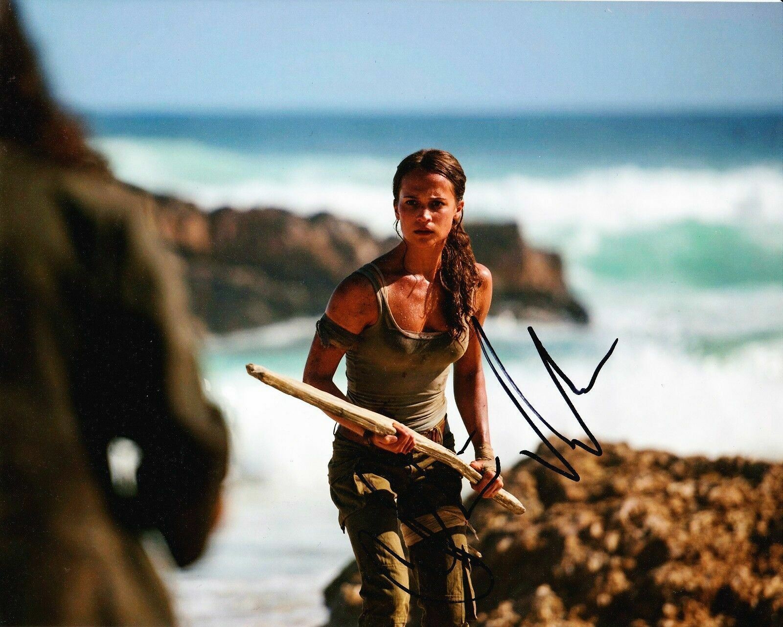 Alicia Vikander SIGNED 10X8 Photo Poster painting Sexy Image Tomb Raider AFTAL COA (5591)