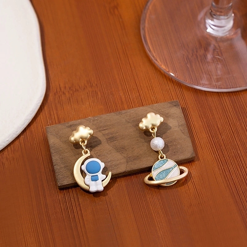 Japanese And Korean Series Kawaii Sweet Cute Cartoon Earrings Simple Pendant Astronaut Planet Earrings Silver Pin